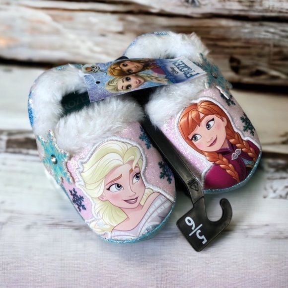 Disney Frozen Slippers NWT Sz 5 6 Baby Girl Elsa Blue - Picture 1 of 7